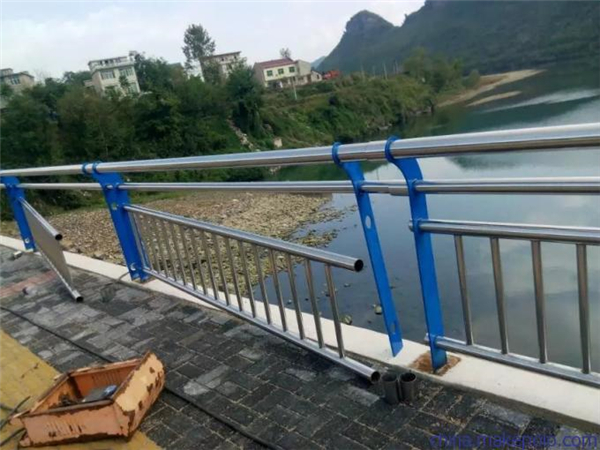 西藏不锈钢复合管护栏是一种卓越的防护材料