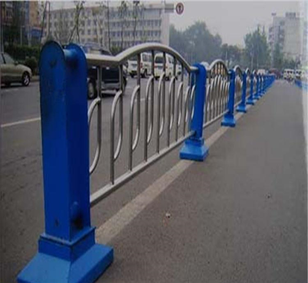 西藏不锈钢防撞栏杆生产制造工艺